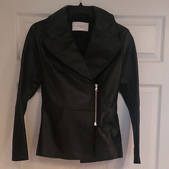 Sleek Black Leather Jacket for Women New Without Tags - Picture 3 of 4